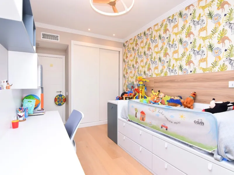 Exclusive penthouse for sale with wrap-around terrace and all-day sunshine in Teatinos (Málaga)