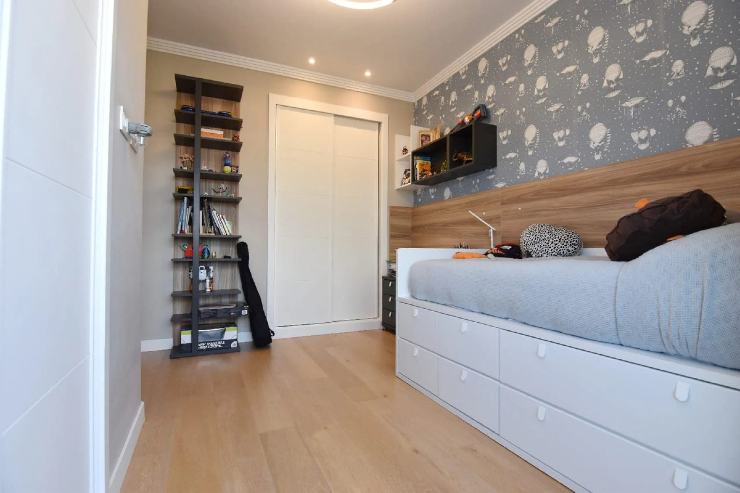 Exclusive penthouse for sale with wrap-around terrace and all-day sunshine in Teatinos (Málaga)