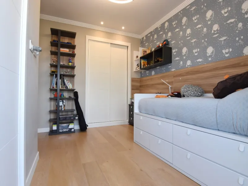 Exclusive penthouse for sale with wrap-around terrace and all-day sunshine in Teatinos (Málaga)