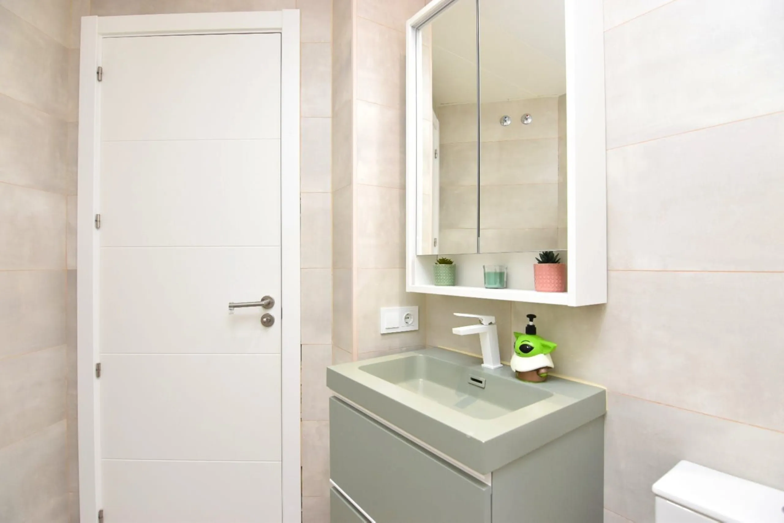 Exclusive penthouse for sale with wrap-around terrace and all-day sunshine in Teatinos (Málaga)