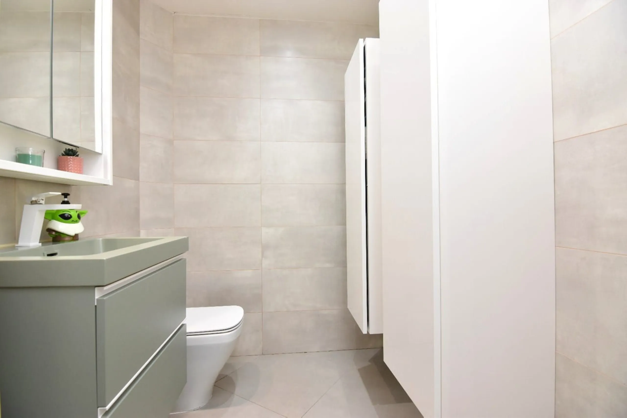Exclusive penthouse for sale with wrap-around terrace and all-day sunshine in Teatinos (Málaga)