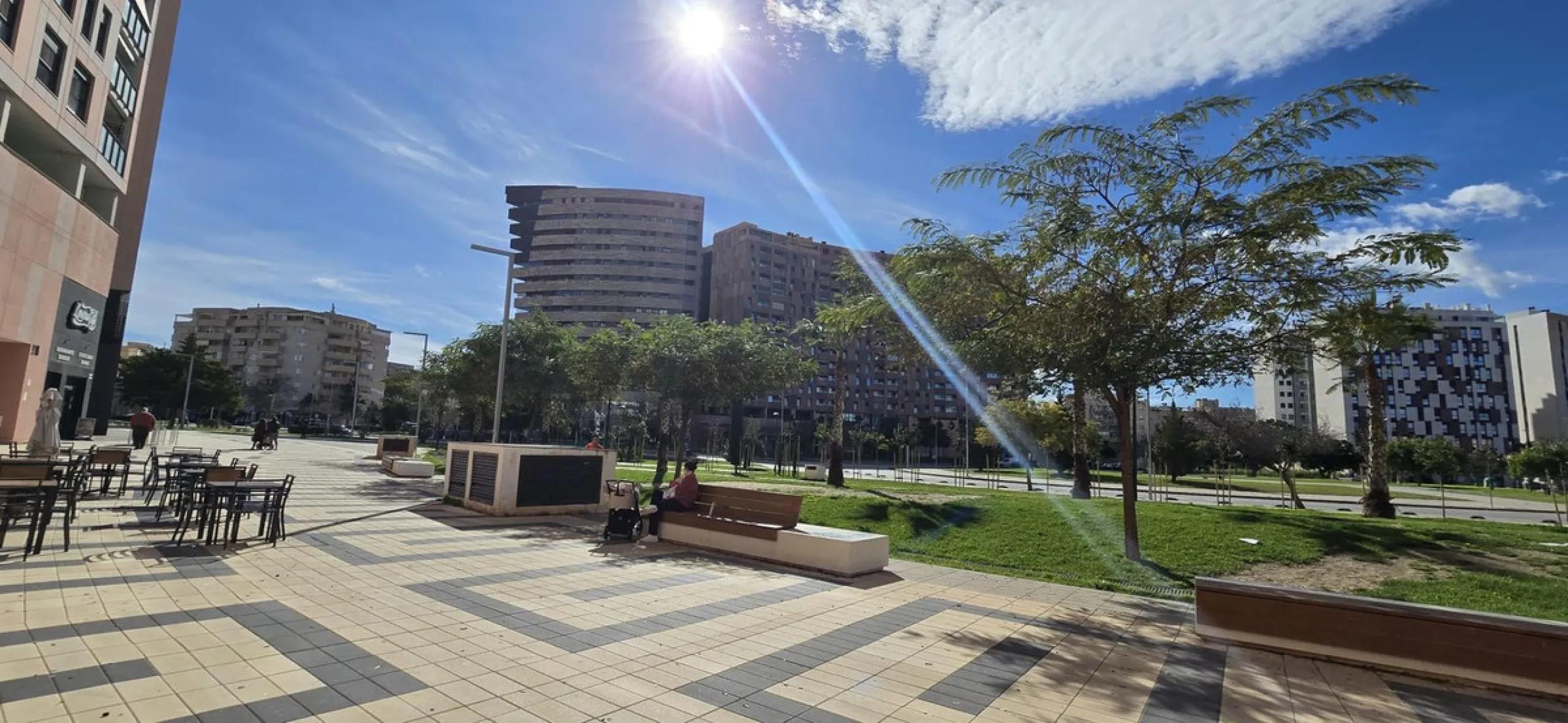 Exclusive penthouse for sale with wrap-around terrace and all-day sunshine in Teatinos (Málaga)