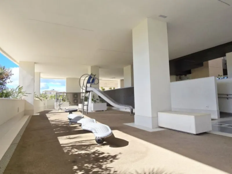 Exclusive penthouse for sale with wrap-around terrace and all-day sunshine in Teatinos (Málaga)