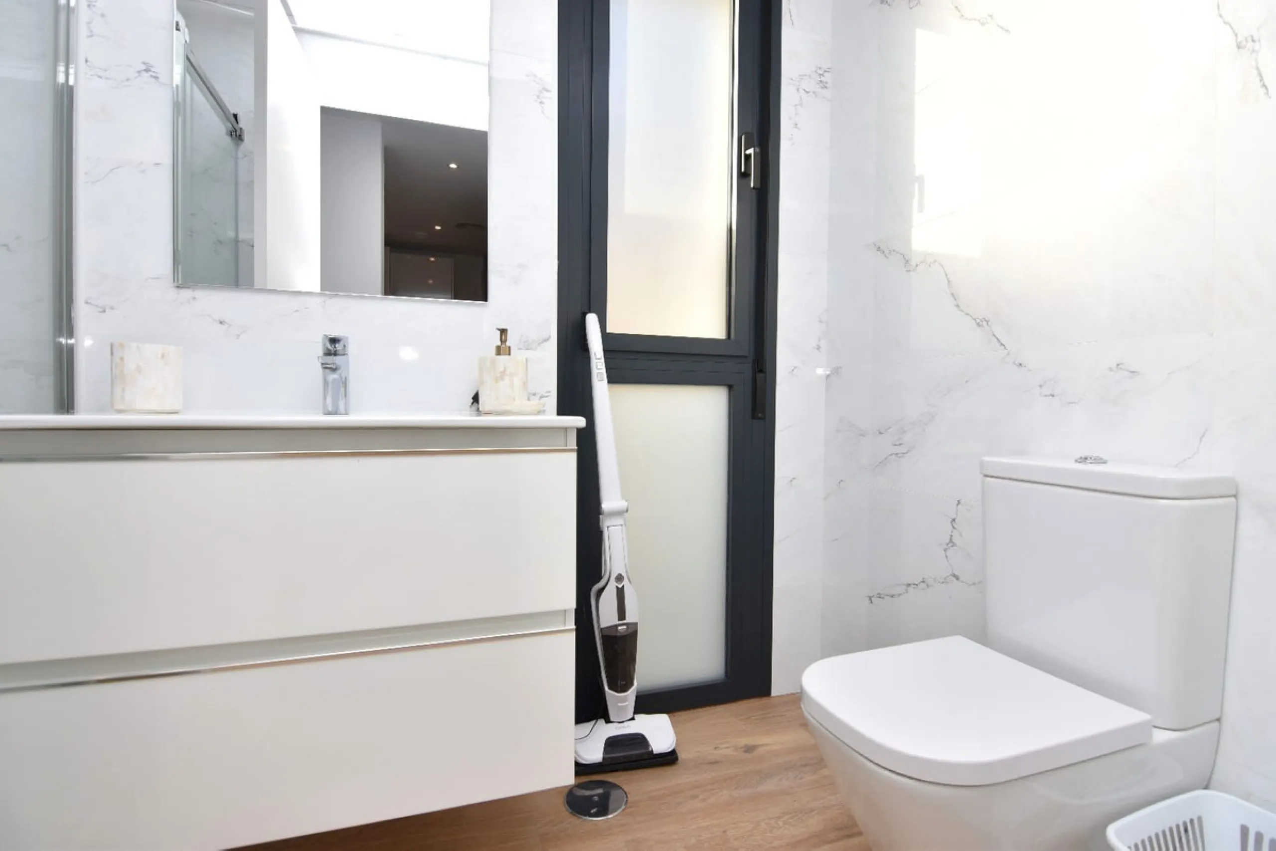 Apartment - Ground Floor Apartment в продаже в Torremolinos, Málaga. В доме 2 спален и 2 ванных комнат. Площадь дома 110 м²
