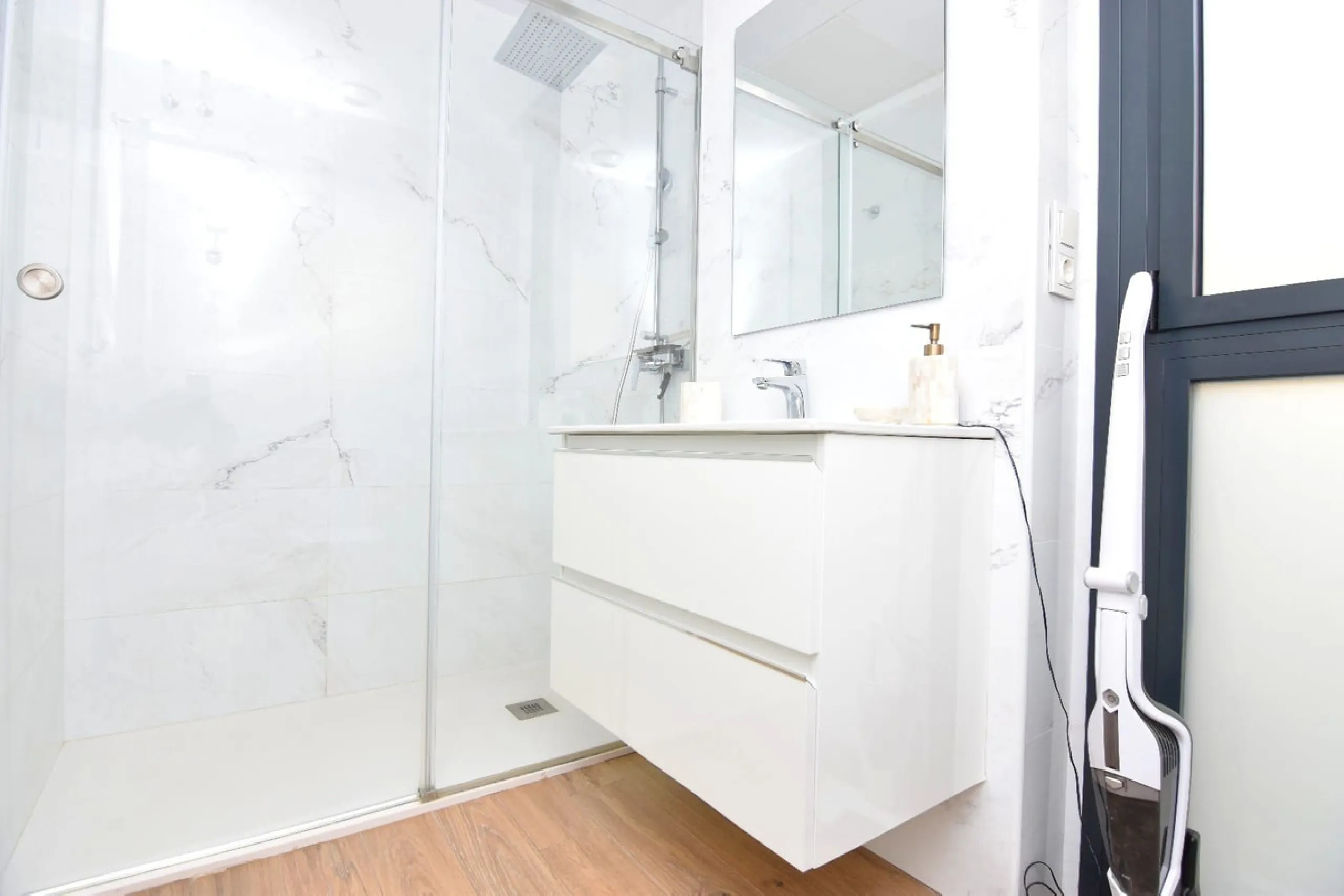 Apartment - Ground Floor Apartment в продаже в Torremolinos, Málaga. В доме 2 спален и 2 ванных комнат. Площадь дома 110 м²