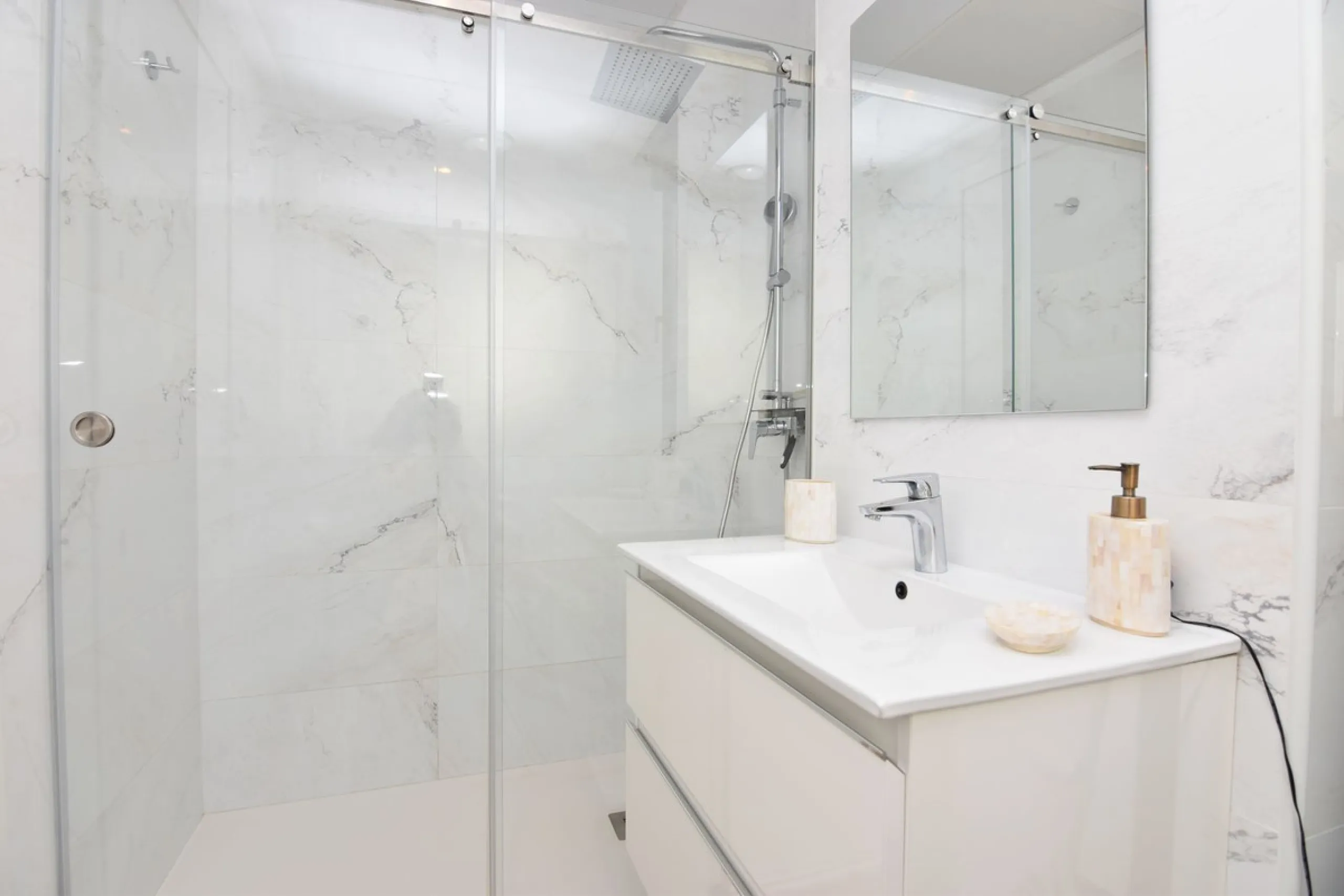 Apartment - Ground Floor Apartment в продаже в Torremolinos, Málaga. В доме 2 спален и 2 ванных комнат. Площадь дома 110 м²