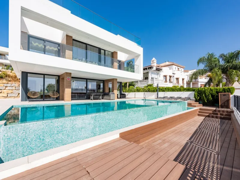 Modern Luxury Villa with Panoramic Golf and Sea Views in Estepona!