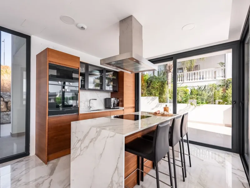 Modern Luxury Villa with Panoramic Golf and Sea Views in Estepona!