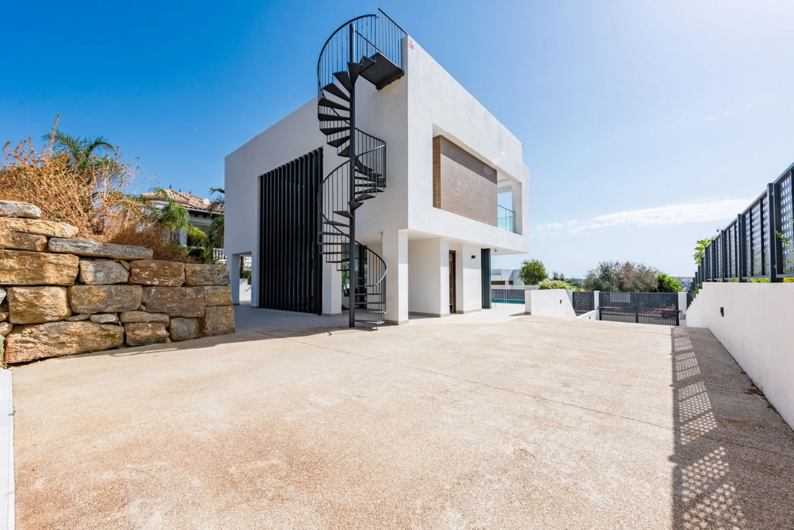 Modern Luxury Villa with Panoramic Golf and Sea Views in Estepona!