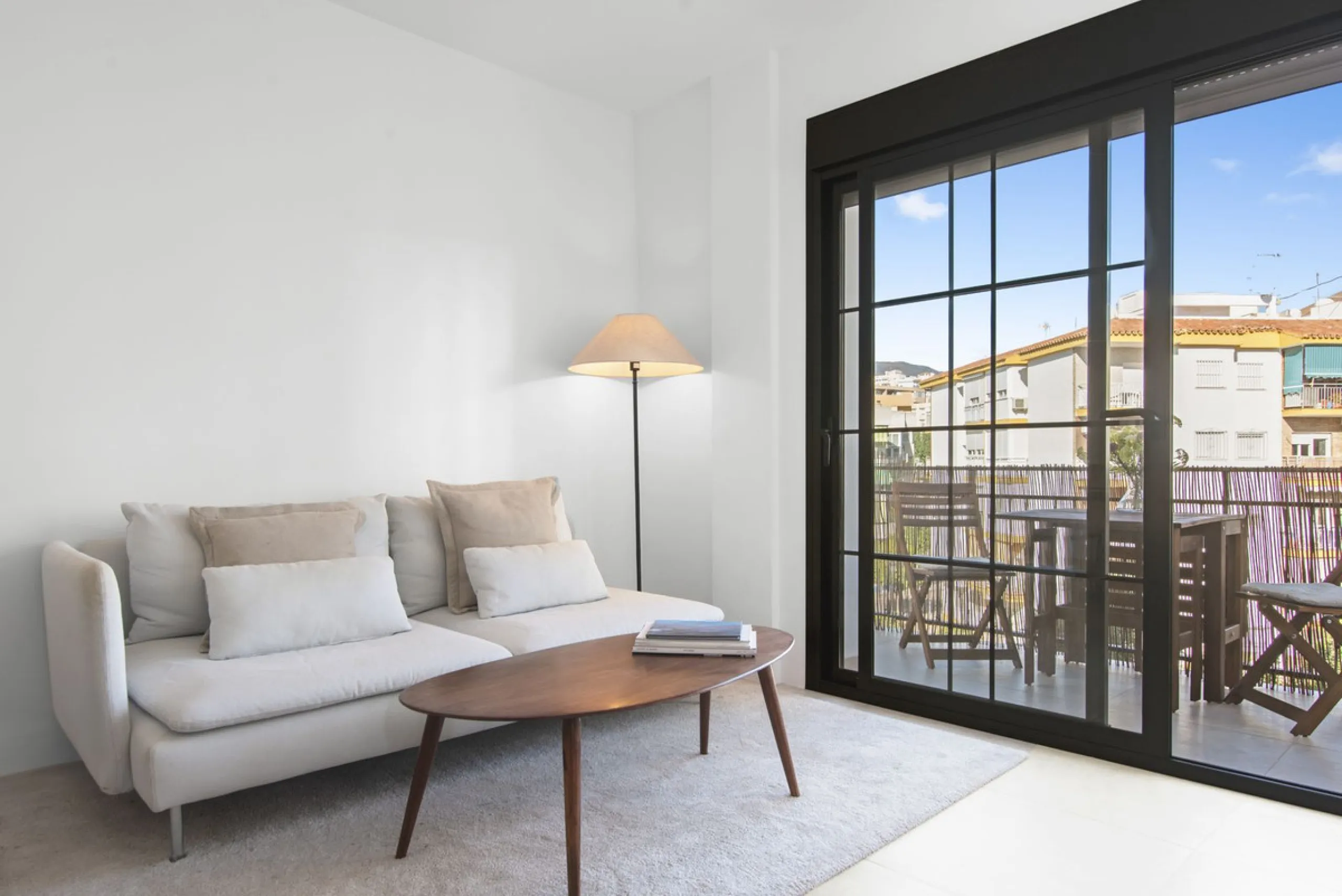 Apartment - Middle Floor Apartment в продаже в Estepona, Málaga. В доме 3 спален и 1 ванных комнат. Площадь дома 84 м²