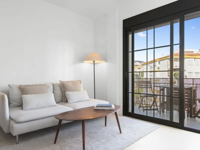 Bright Apartment with Two Terraces in the Outskirts of Estepona's Old Town!
