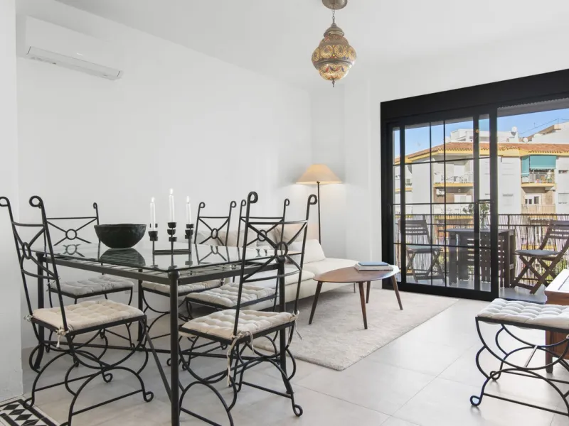 Apartment - Middle Floor Apartment в продаже в Estepona, Málaga. В доме 3 спален и 1 ванных комнат. Площадь дома 84 м²