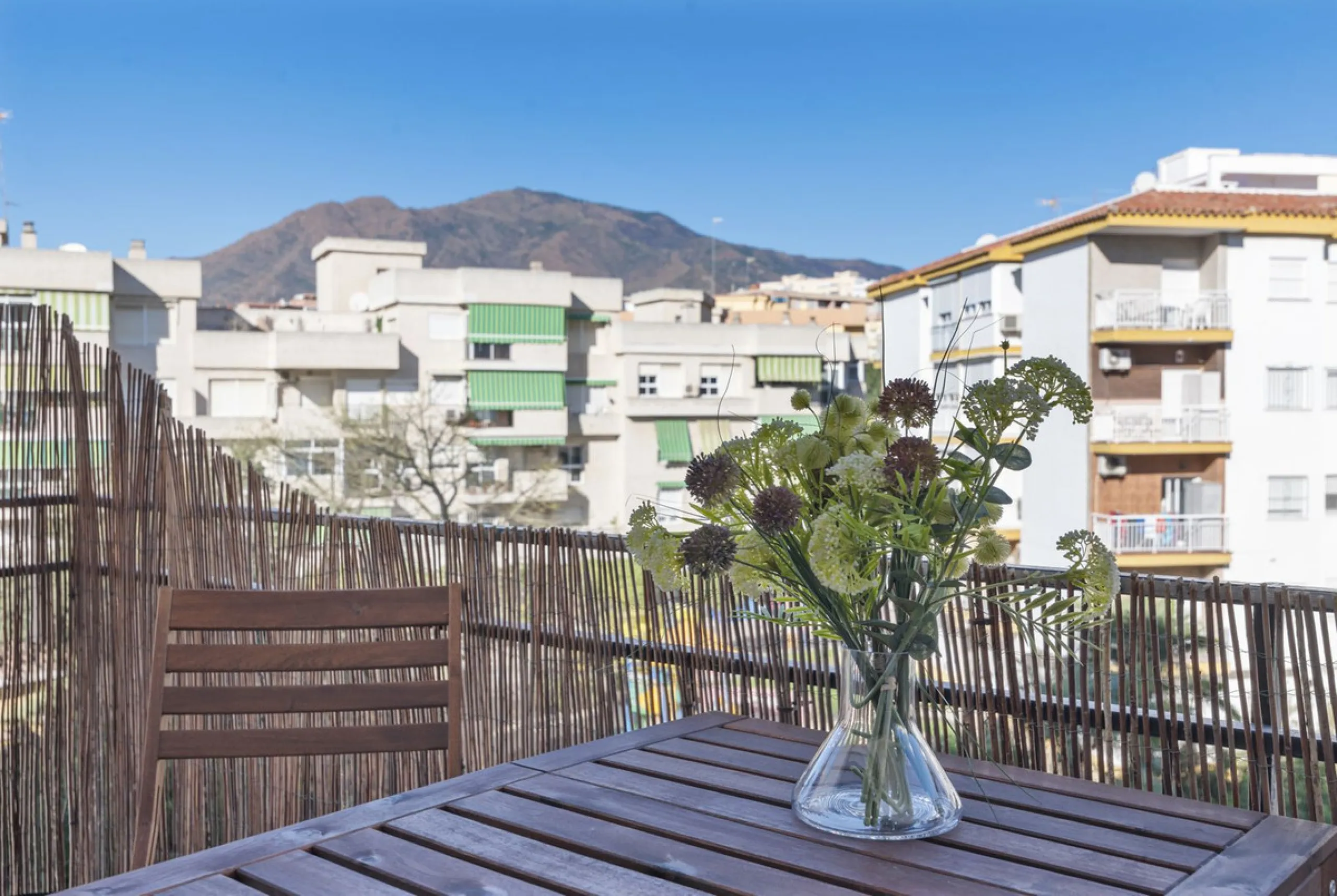 Apartment - Middle Floor Apartment в продаже в Estepona, Málaga. В доме 3 спален и 1 ванных комнат. Площадь дома 84 м²