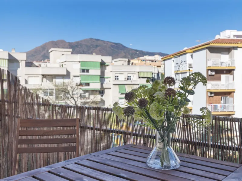 Apartment - Middle Floor Apartment в продаже в Estepona, Málaga. В доме 3 спален и 1 ванных комнат. Площадь дома 84 м²