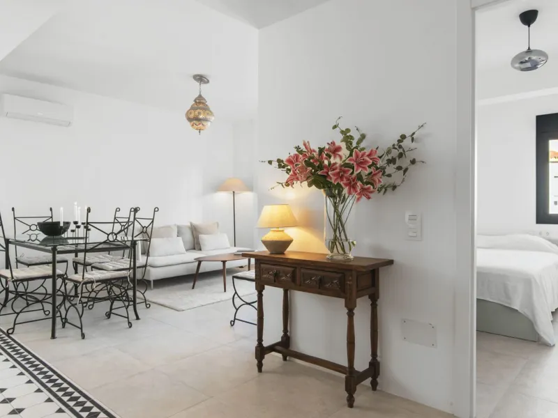 Apartment - Middle Floor Apartment в продаже в Estepona, Málaga. В доме 3 спален и 1 ванных комнат. Площадь дома 84 м²