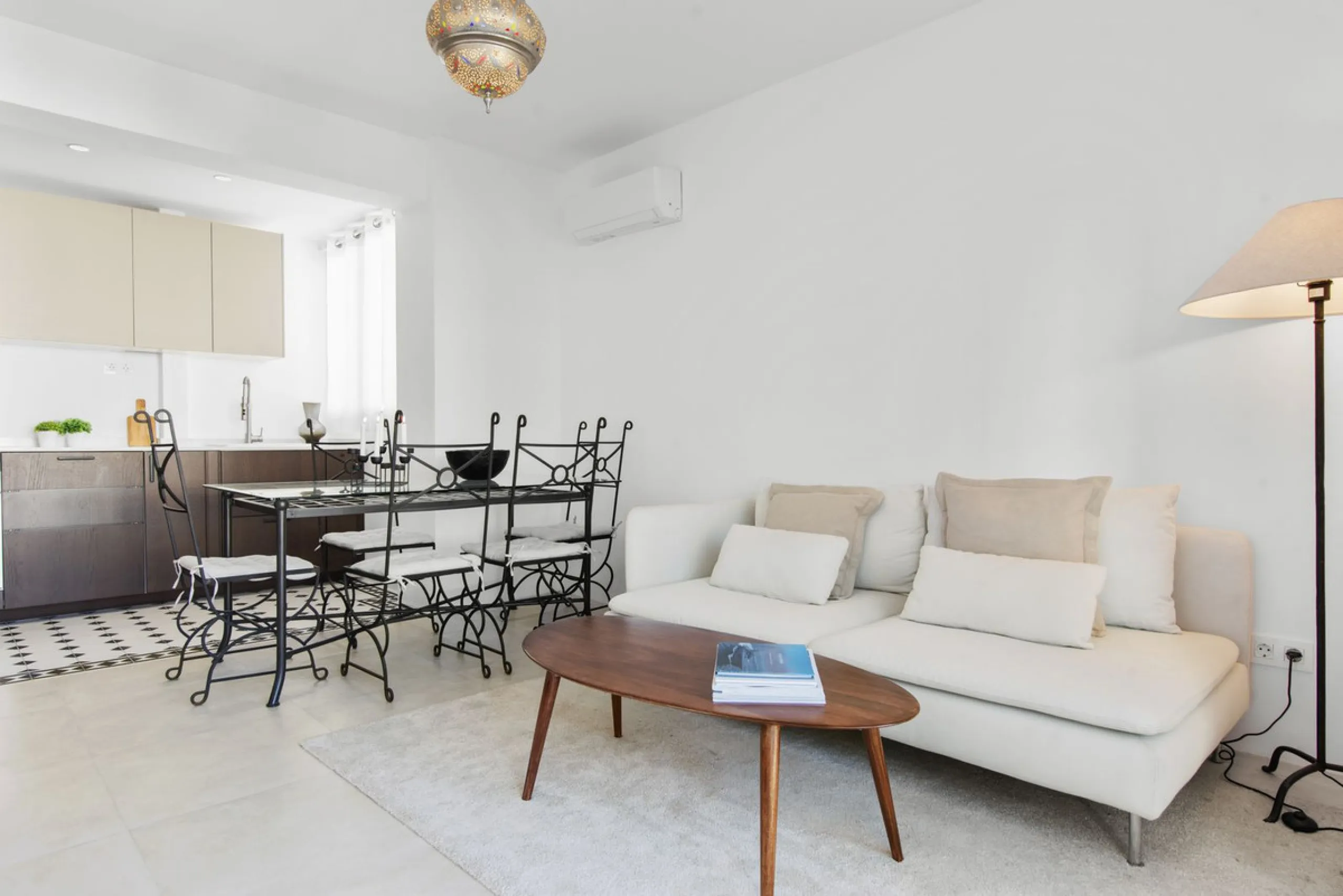 Apartment - Middle Floor Apartment в продаже в Estepona, Málaga. В доме 3 спален и 1 ванных комнат. Площадь дома 84 м²