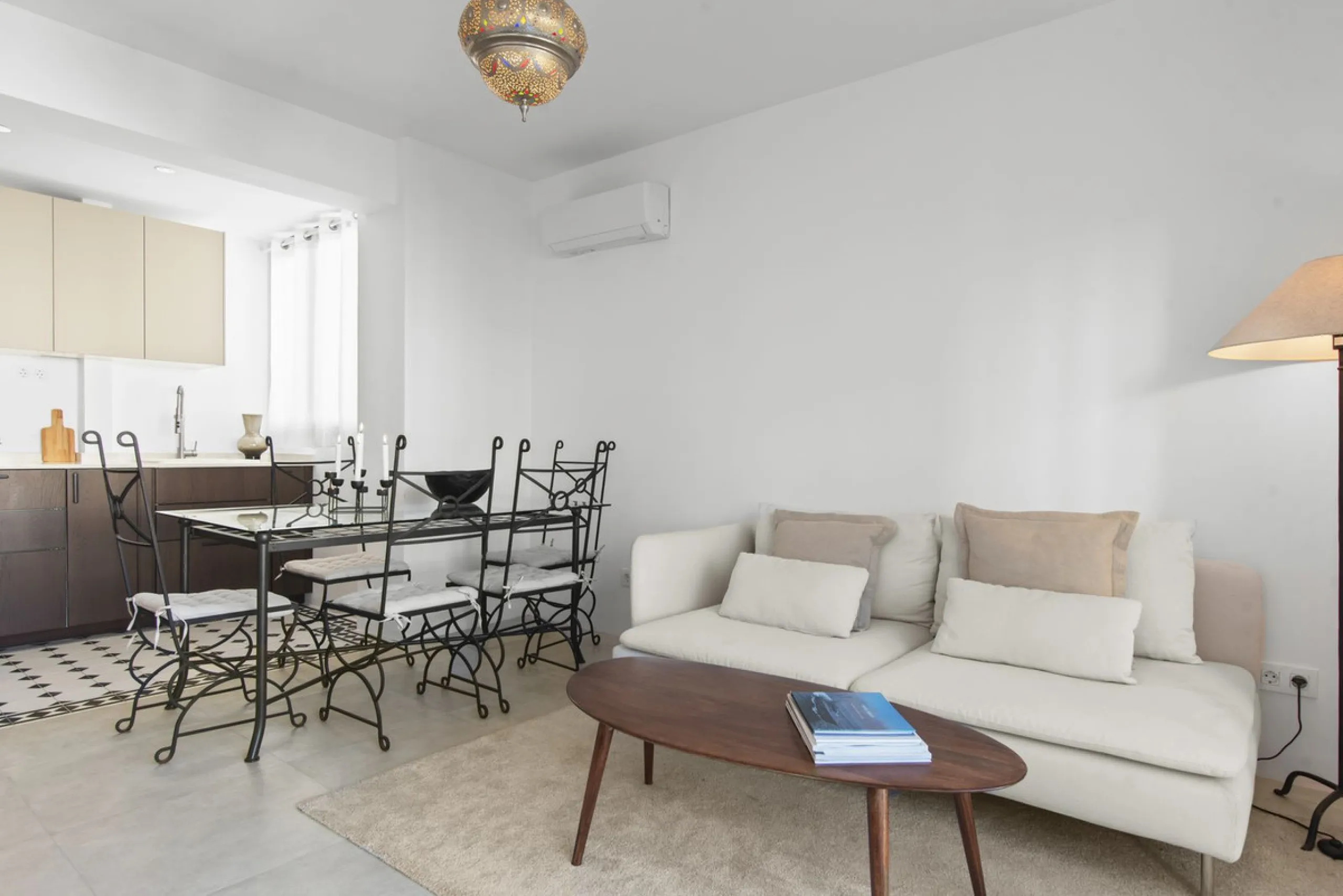 Apartment - Middle Floor Apartment в продаже в Estepona, Málaga. В доме 3 спален и 1 ванных комнат. Площадь дома 84 м²