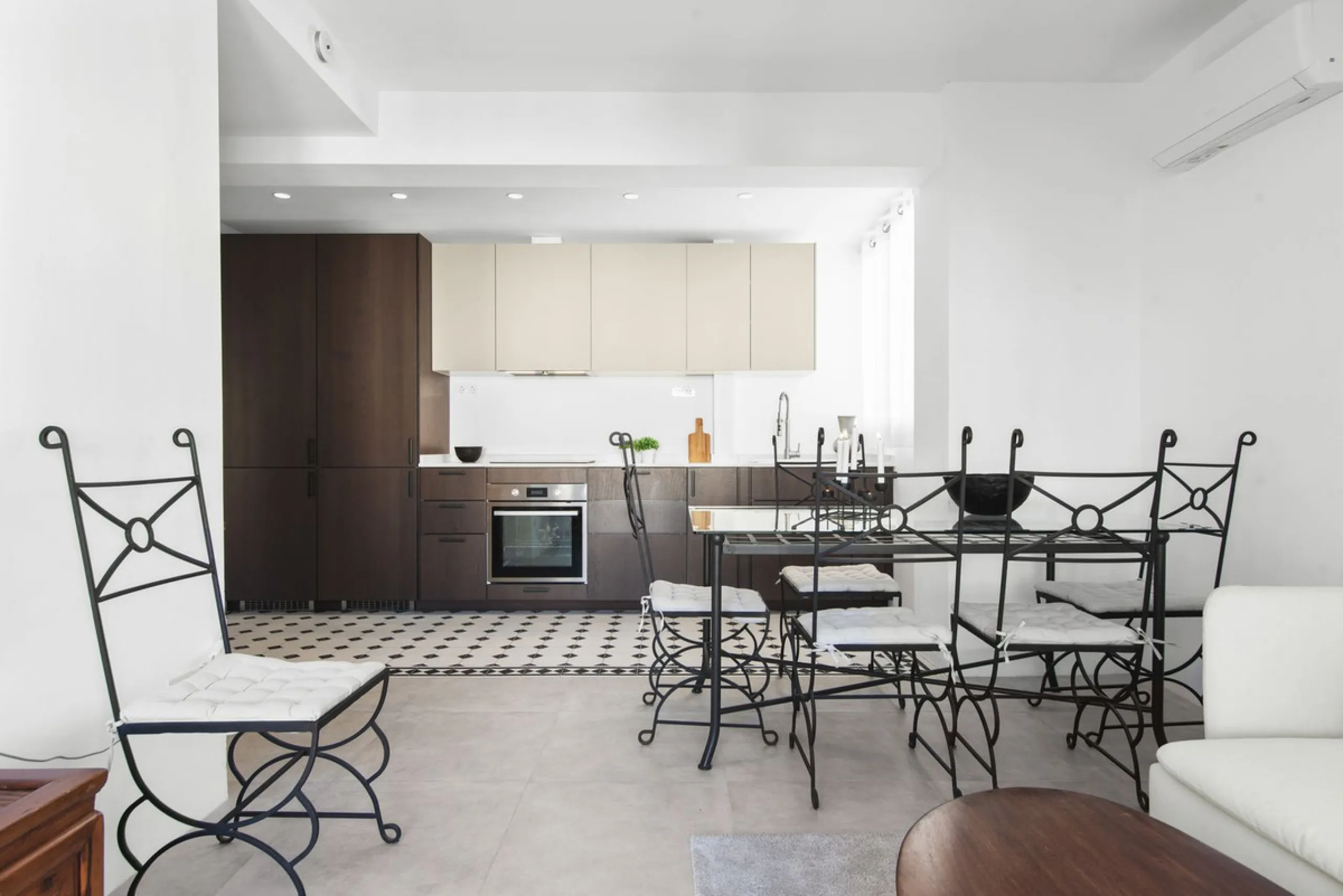 Apartment - Middle Floor Apartment в продаже в Estepona, Málaga. В доме 3 спален и 1 ванных комнат. Площадь дома 84 м²