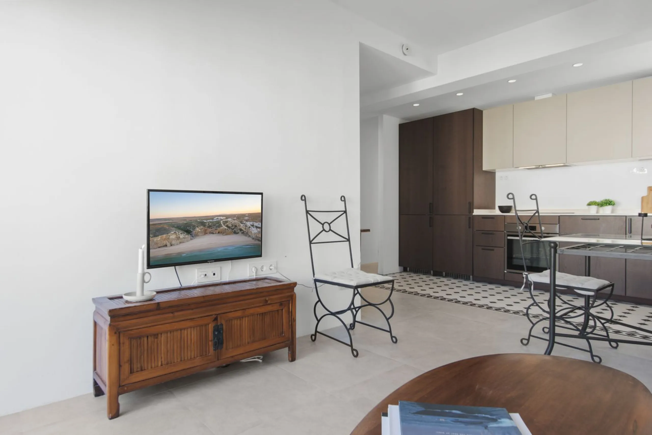 Apartment - Middle Floor Apartment в продаже в Estepona, Málaga. В доме 3 спален и 1 ванных комнат. Площадь дома 84 м²