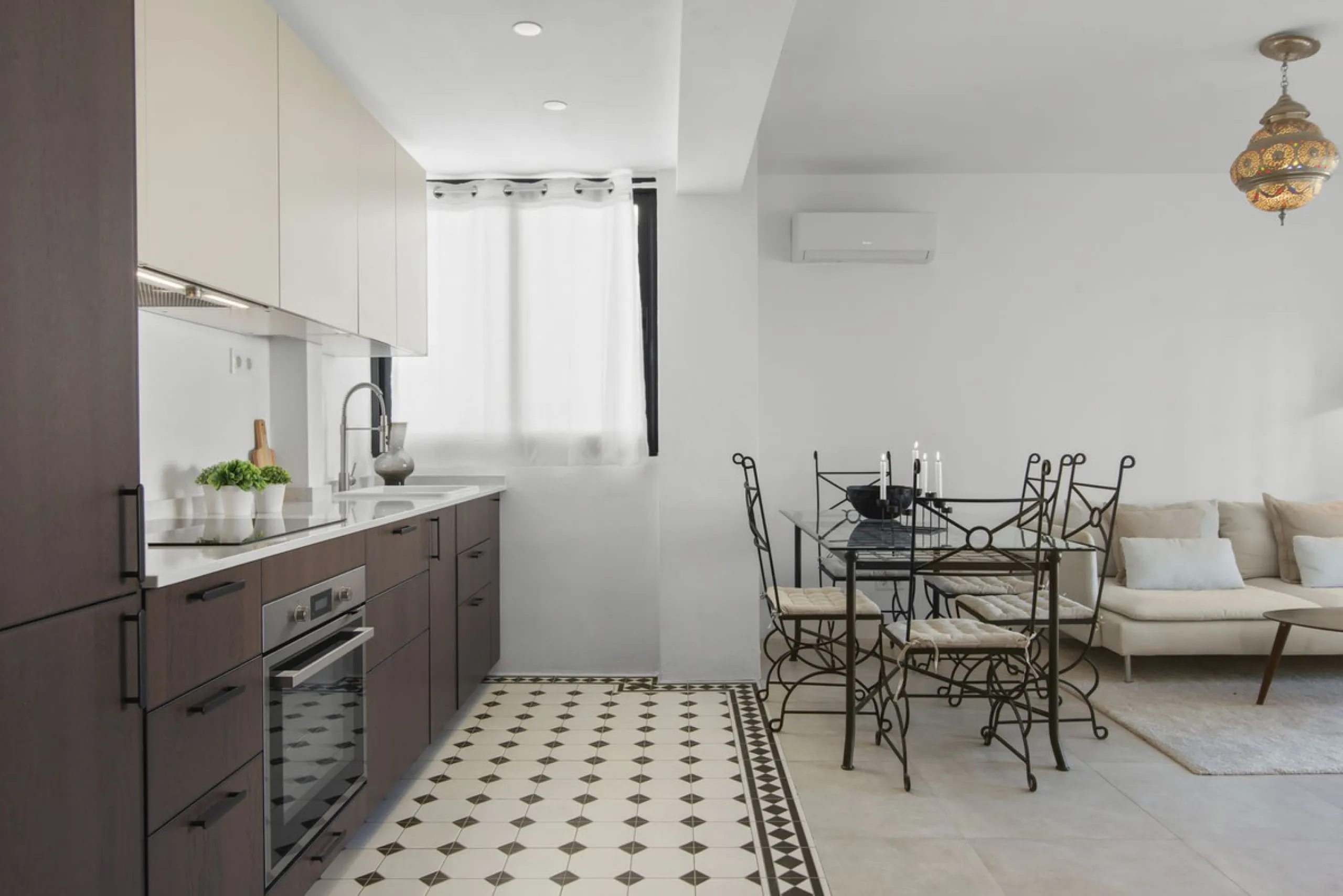 Apartment - Middle Floor Apartment в продаже в Estepona, Málaga. В доме 3 спален и 1 ванных комнат. Площадь дома 84 м²