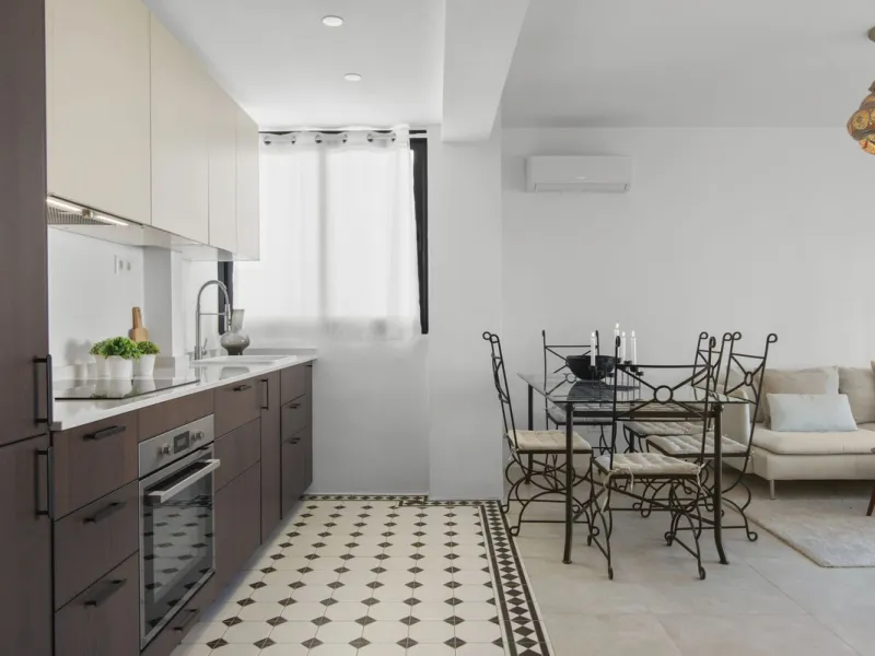 Apartment - Middle Floor Apartment в продаже в Estepona, Málaga. В доме 3 спален и 1 ванных комнат. Площадь дома 84 м²