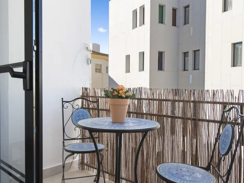 Apartment - Middle Floor Apartment в продаже в Estepona, Málaga. В доме 3 спален и 1 ванных комнат. Площадь дома 84 м²