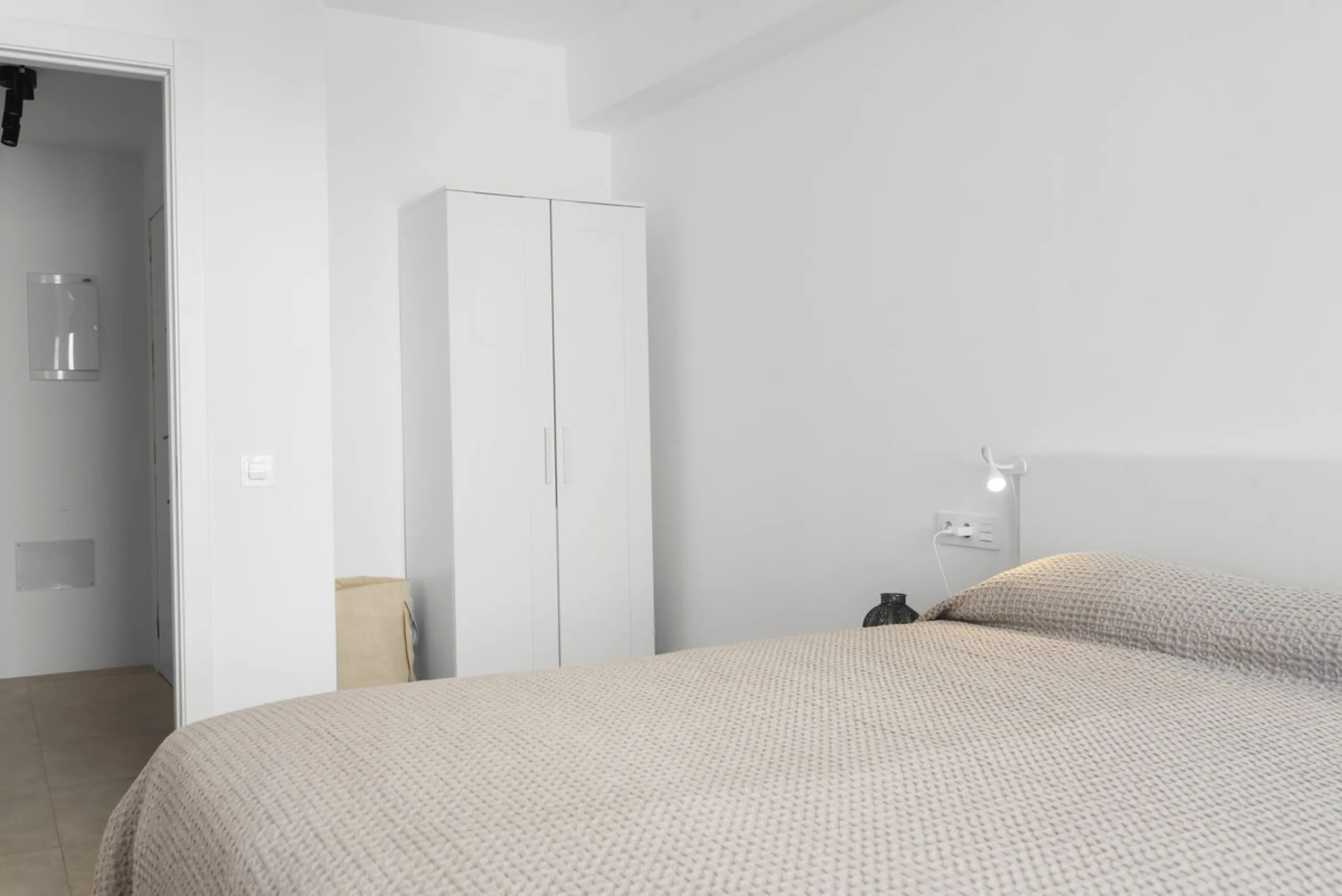 Apartment - Middle Floor Apartment в продаже в Estepona, Málaga. В доме 3 спален и 1 ванных комнат. Площадь дома 84 м²