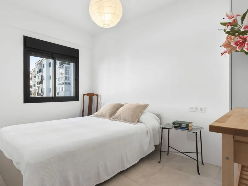 Apartment - Middle Floor Apartment в продаже в Estepona, Málaga. В доме 3 спален и 1 ванных комнат. Площадь дома 84 м²