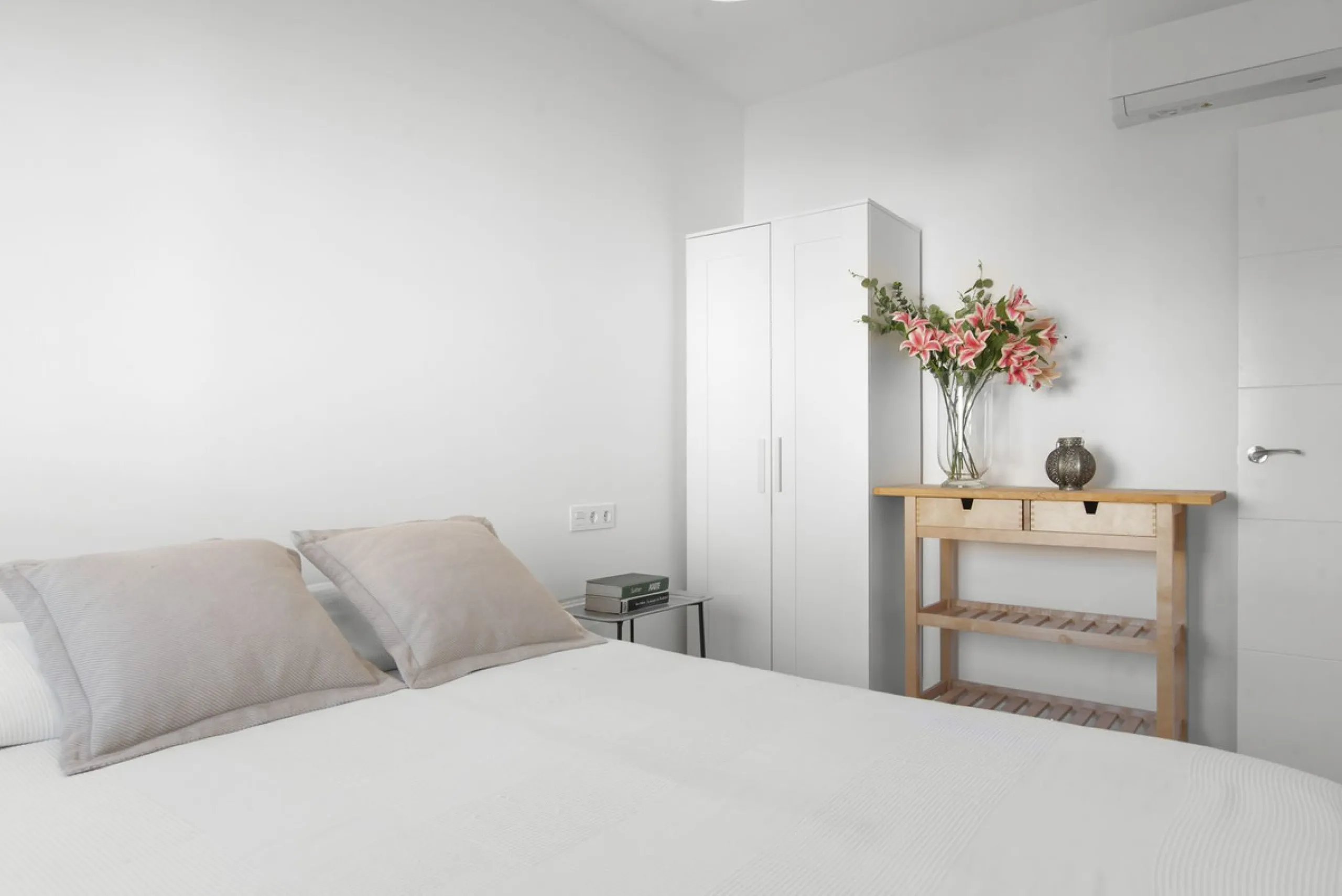 Apartment - Middle Floor Apartment в продаже в Estepona, Málaga. В доме 3 спален и 1 ванных комнат. Площадь дома 84 м²