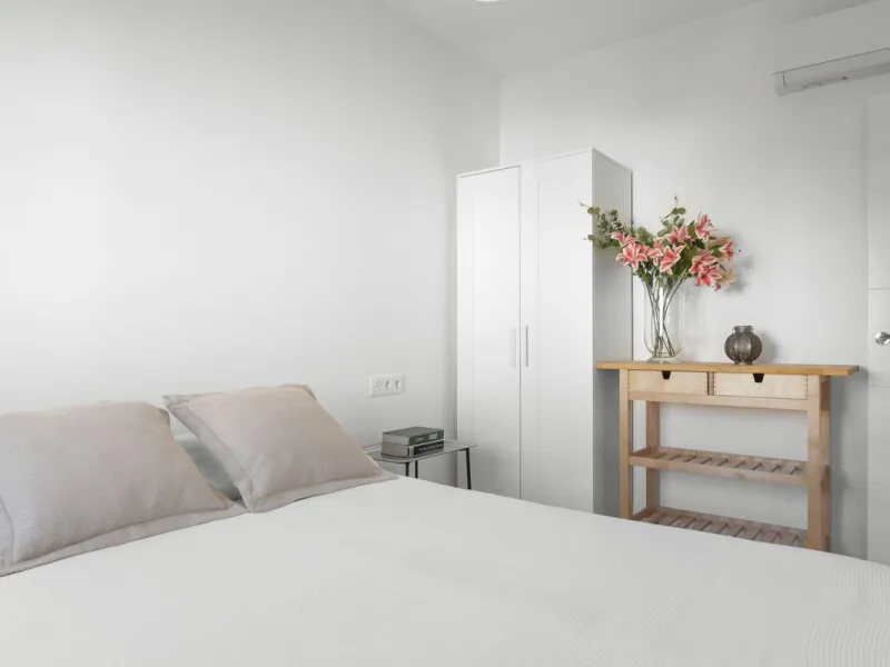 Apartment - Middle Floor Apartment в продаже в Estepona, Málaga. В доме 3 спален и 1 ванных комнат. Площадь дома 84 м²
