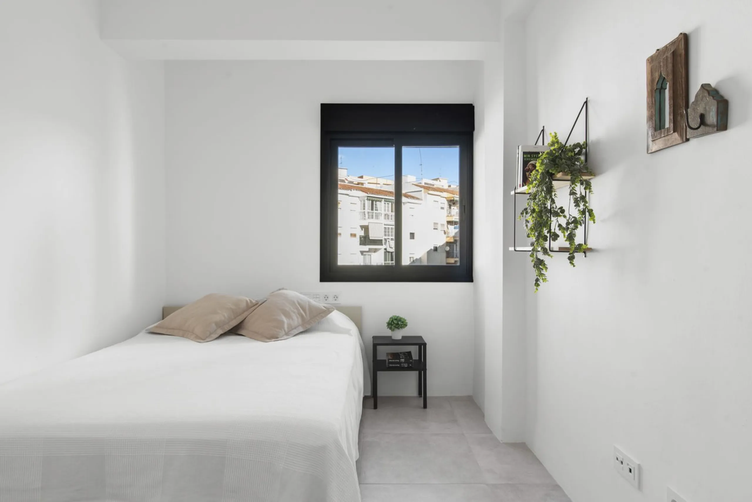 Apartment - Middle Floor Apartment в продаже в Estepona, Málaga. В доме 3 спален и 1 ванных комнат. Площадь дома 84 м²