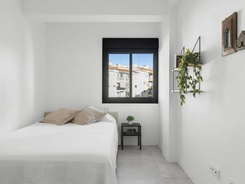 Apartment - Middle Floor Apartment в продаже в Estepona, Málaga. В доме 3 спален и 1 ванных комнат. Площадь дома 84 м²