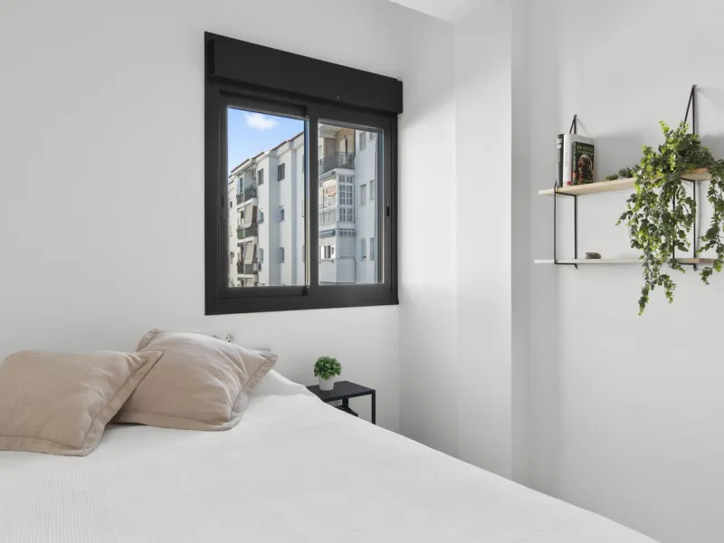 Apartment - Middle Floor Apartment в продаже в Estepona, Málaga. В доме 3 спален и 1 ванных комнат. Площадь дома 84 м²