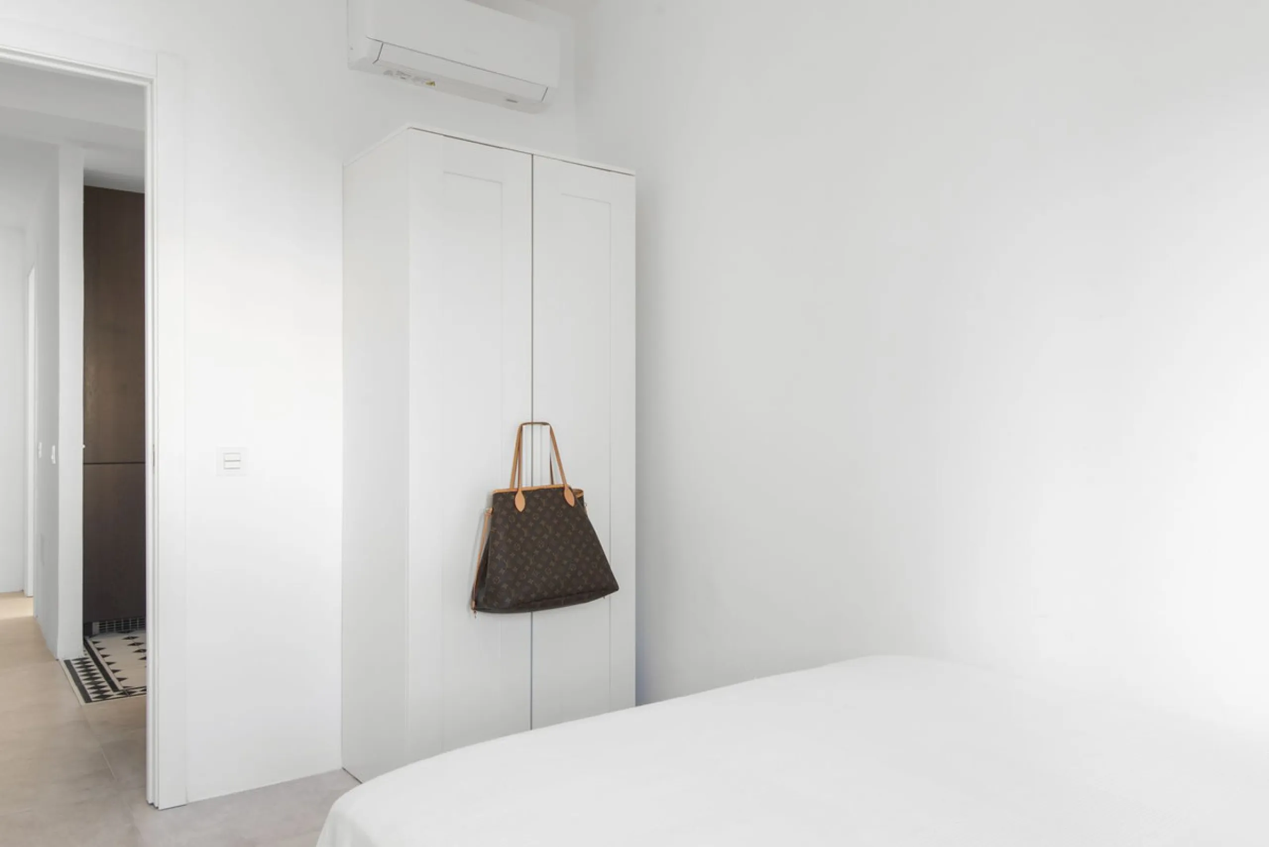 Apartment - Middle Floor Apartment в продаже в Estepona, Málaga. В доме 3 спален и 1 ванных комнат. Площадь дома 84 м²