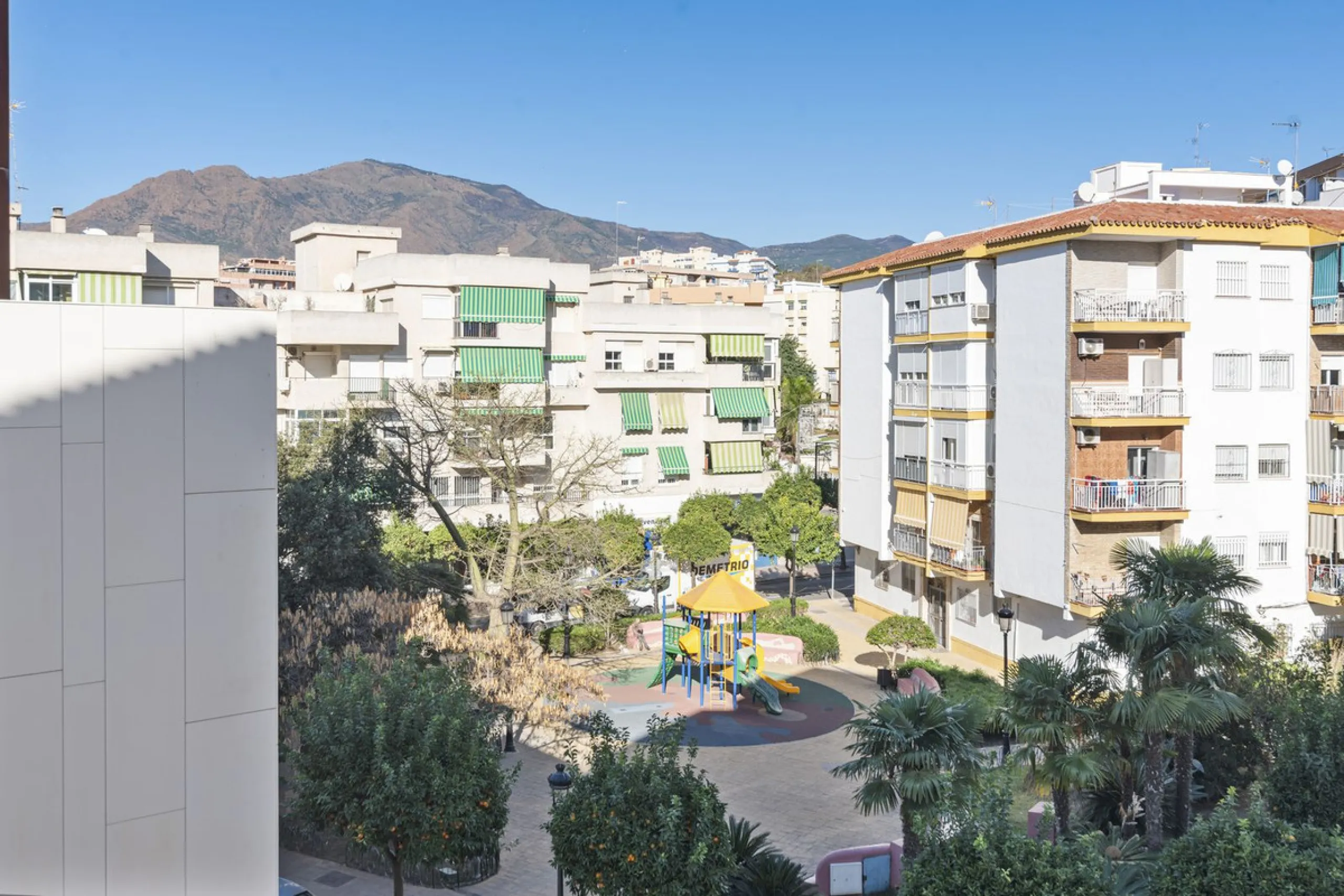 Apartment - Middle Floor Apartment в продаже в Estepona, Málaga. В доме 3 спален и 1 ванных комнат. Площадь дома 84 м²
