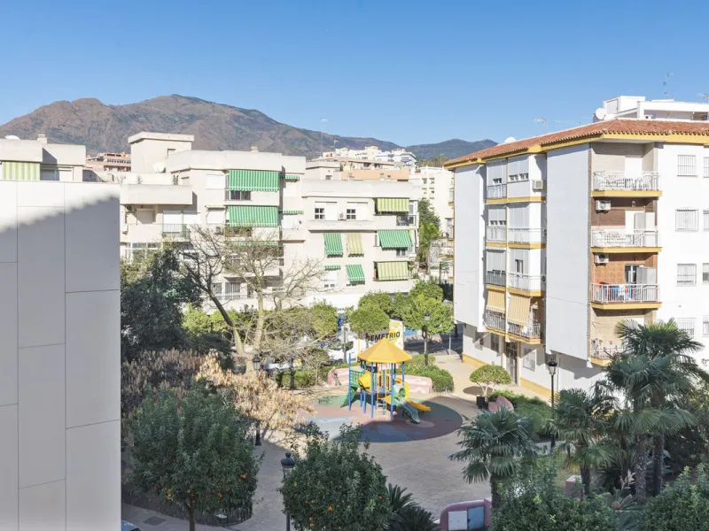 Apartment - Middle Floor Apartment в продаже в Estepona, Málaga. В доме 3 спален и 1 ванных комнат. Площадь дома 84 м²