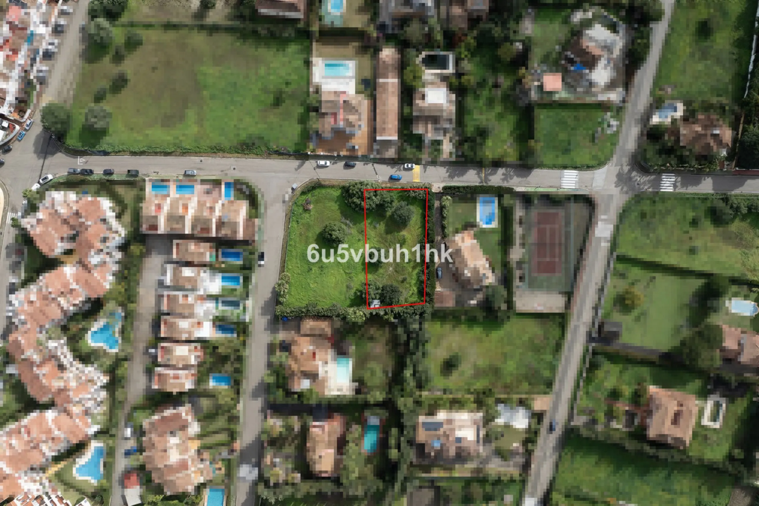 This 1,230 m² plot is located in Bel Air, one of the most sought-after residential areas in East Estepona, ideal for building a bespoke detached villa on the Costa del Sol.