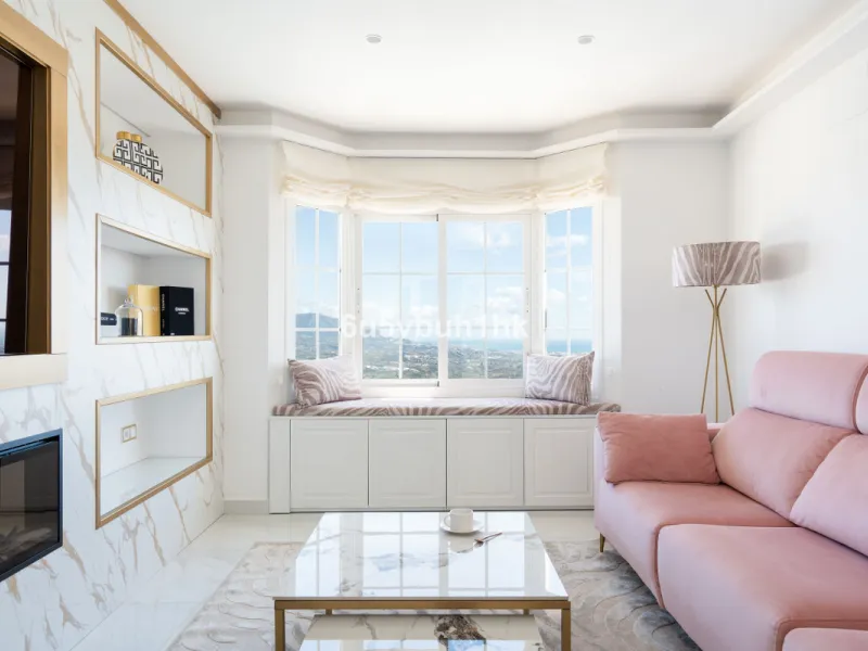 House - Townhouse в продаже в Marbella, Málaga. В доме 4 спален и 2 ванных комнат. Площадь дома 323 м². Площадь участка 282 м²