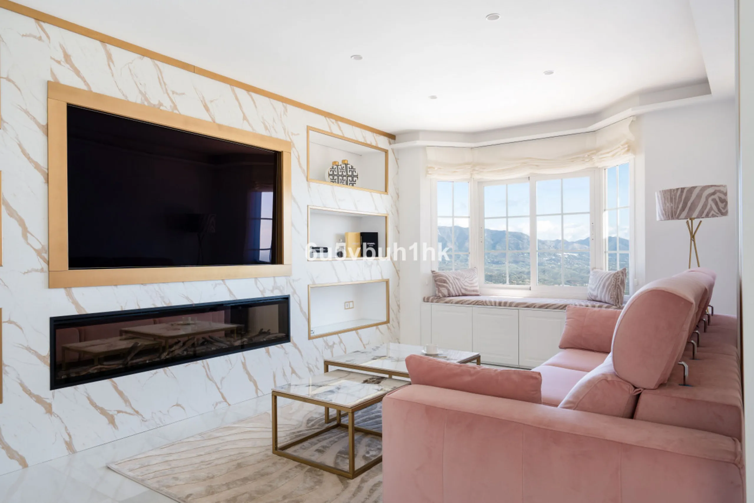 House - Townhouse в продаже в Marbella, Málaga. В доме 4 спален и 2 ванных комнат. Площадь дома 323 м². Площадь участка 282 м²