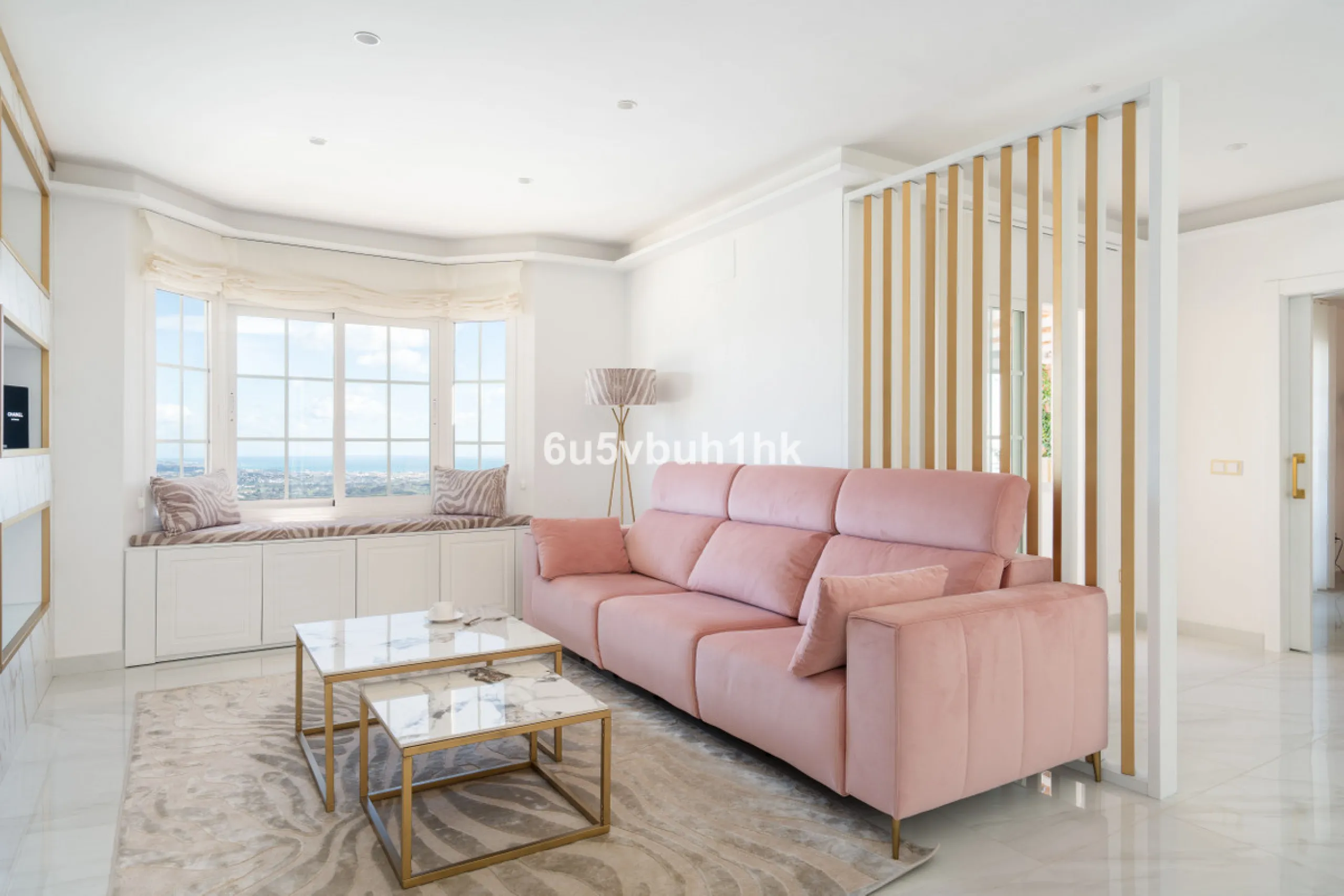 House - Townhouse в продаже в Marbella, Málaga. В доме 4 спален и 2 ванных комнат. Площадь дома 323 м². Площадь участка 282 м²