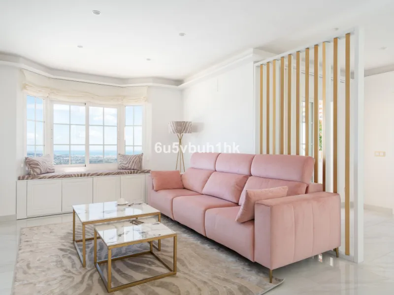 House - Townhouse в продаже в Marbella, Málaga. В доме 4 спален и 2 ванных комнат. Площадь дома 323 м². Площадь участка 282 м²