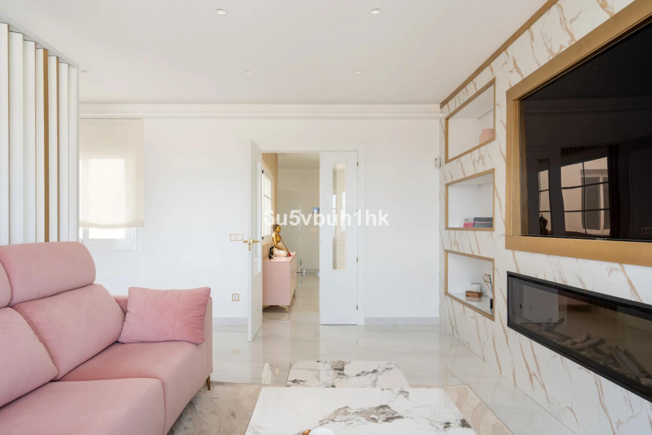House - Townhouse в продаже в Marbella, Málaga. В доме 4 спален и 2 ванных комнат. Площадь дома 323 м². Площадь участка 282 м²