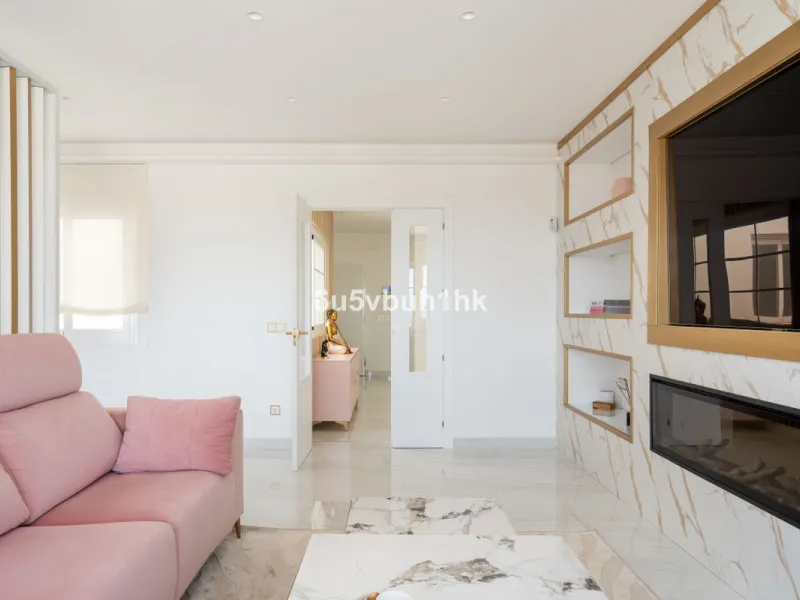 House - Townhouse в продаже в Marbella, Málaga. В доме 4 спален и 2 ванных комнат. Площадь дома 323 м². Площадь участка 282 м²