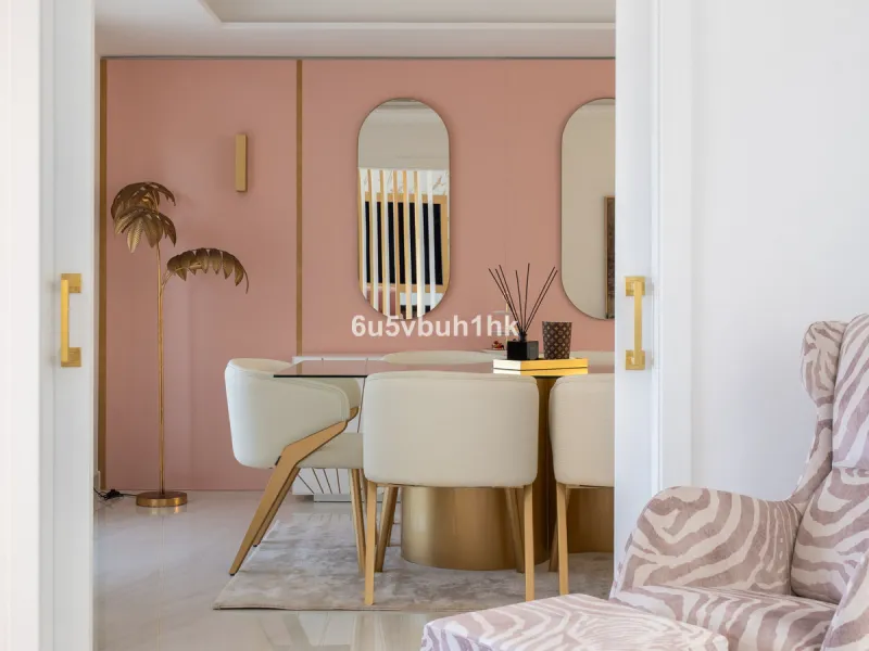 House - Townhouse в продаже в Marbella, Málaga. В доме 4 спален и 2 ванных комнат. Площадь дома 323 м². Площадь участка 282 м²