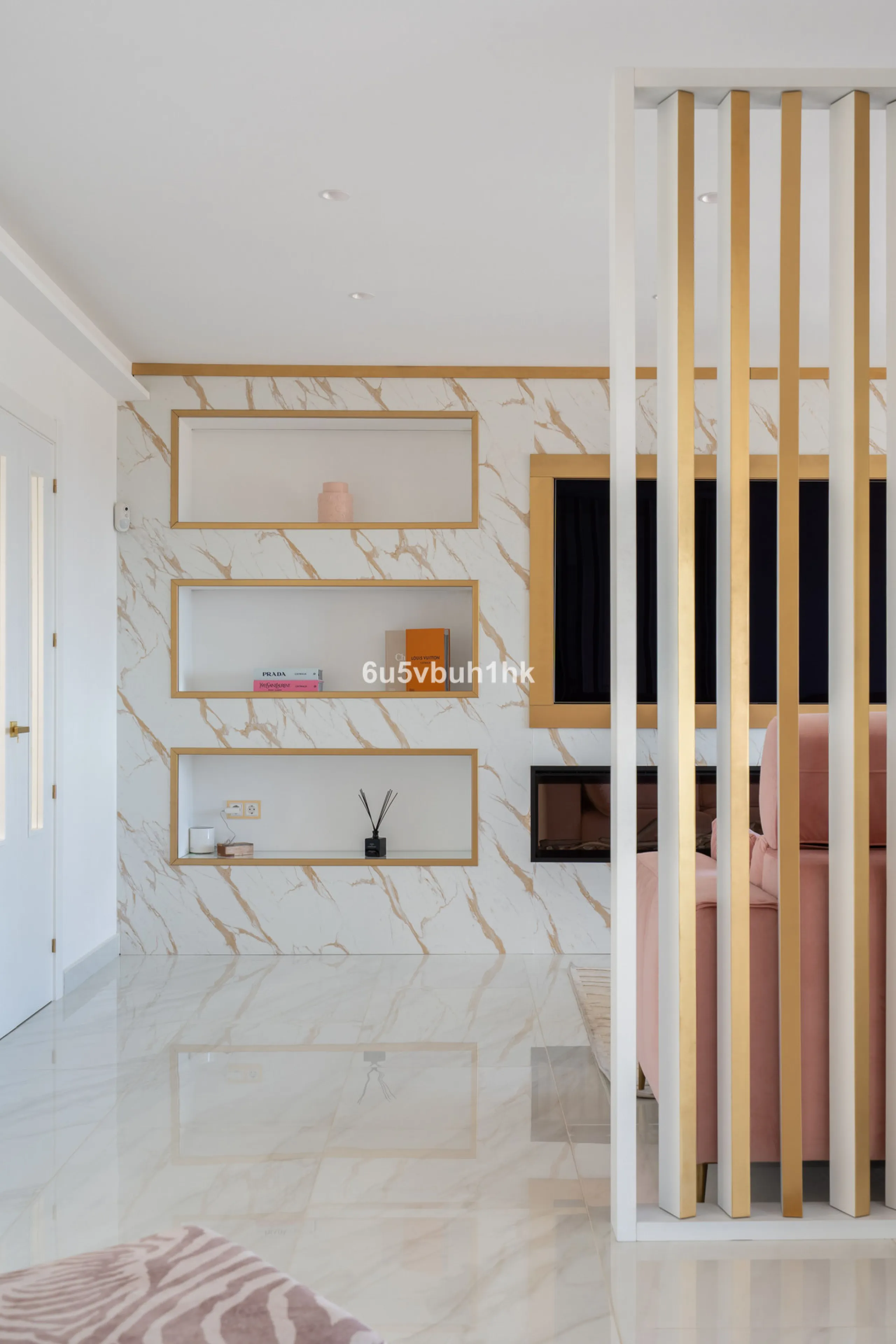 House - Townhouse в продаже в Marbella, Málaga. В доме 4 спален и 2 ванных комнат. Площадь дома 323 м². Площадь участка 282 м²