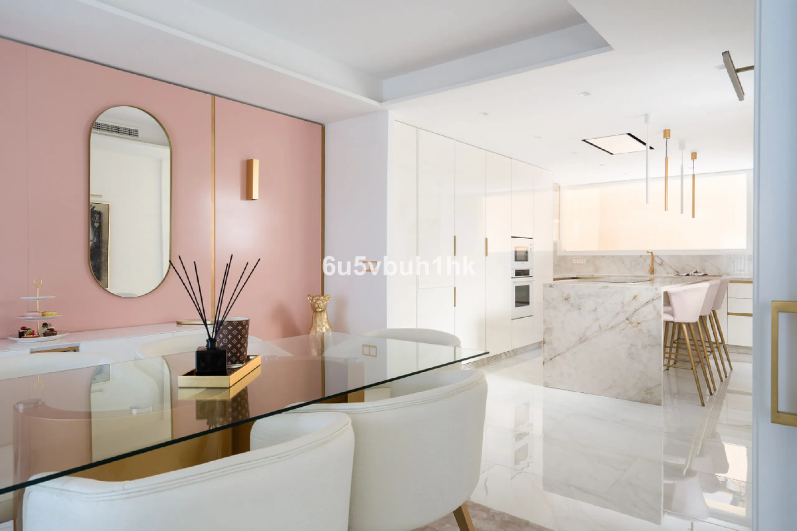 House - Townhouse в продаже в Marbella, Málaga. В доме 4 спален и 2 ванных комнат. Площадь дома 323 м². Площадь участка 282 м²