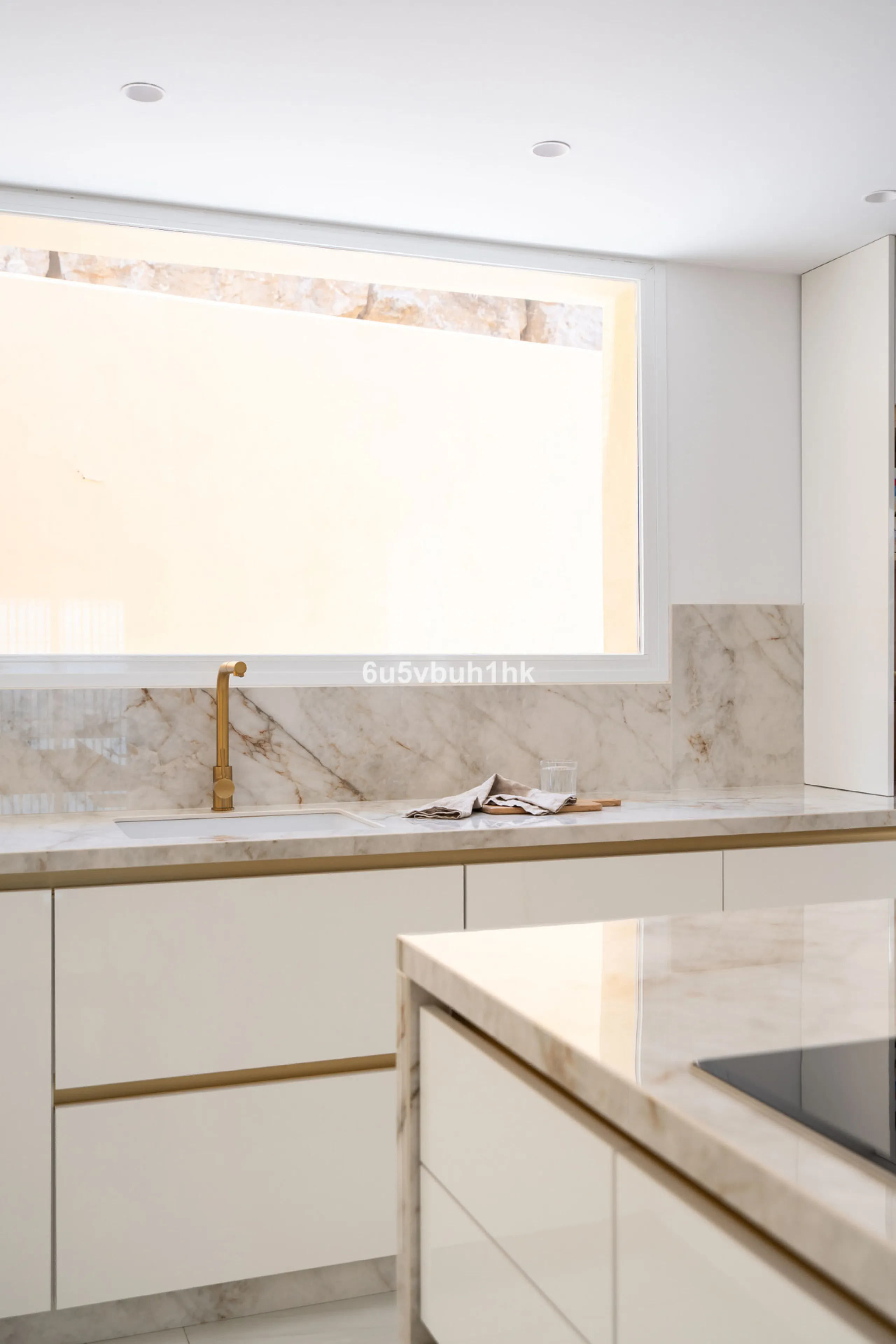 House - Townhouse в продаже в Marbella, Málaga. В доме 4 спален и 2 ванных комнат. Площадь дома 323 м². Площадь участка 282 м²