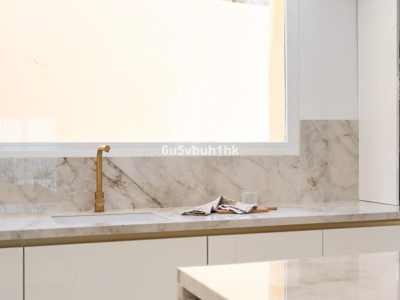 House - Townhouse в продаже в Marbella, Málaga. В доме 4 спален и 2 ванных комнат. Площадь дома 323 м². Площадь участка 282 м²