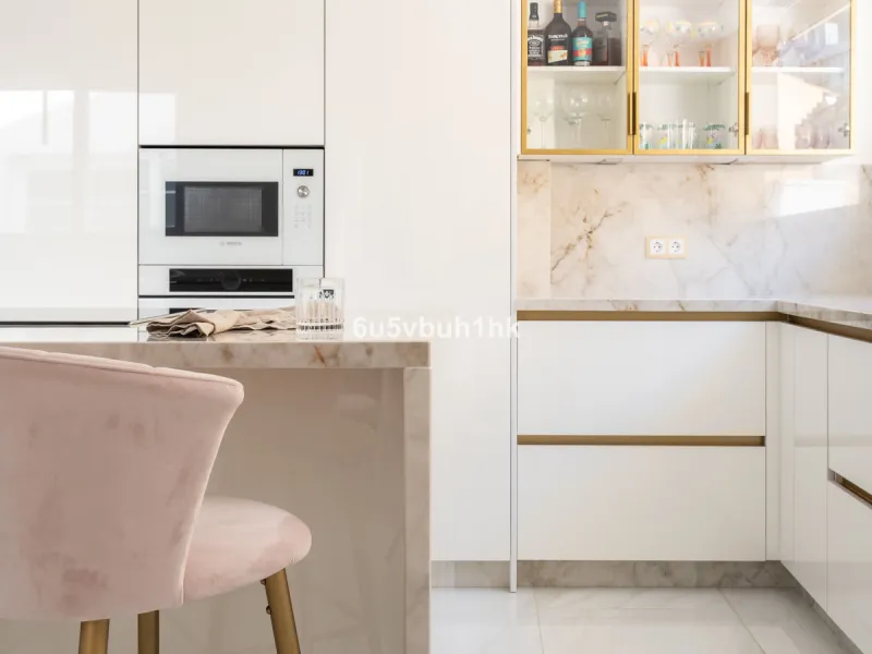 House - Townhouse в продаже в Marbella, Málaga. В доме 4 спален и 2 ванных комнат. Площадь дома 323 м². Площадь участка 282 м²