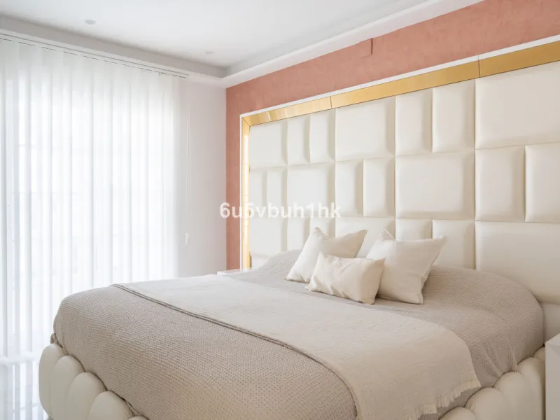 House - Townhouse в продаже в Marbella, Málaga. В доме 4 спален и 2 ванных комнат. Площадь дома 323 м². Площадь участка 282 м²